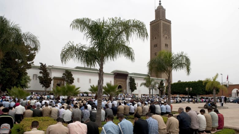المغرب يحرم السياسة على الأئمة .. ويلزمهم بالمذهب المالكي والعقيدة الأشعرية