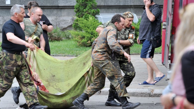 أوكرانيا: قتلى بينهم موظف باللجنة الدولية للصليب الأحمر في قصف على دونيتسك