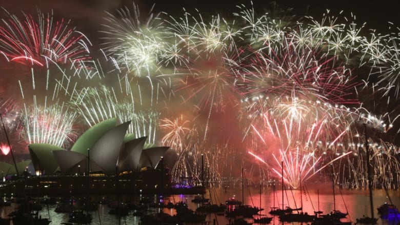 كيف احتفل العالم بقدوم عام 2015؟
