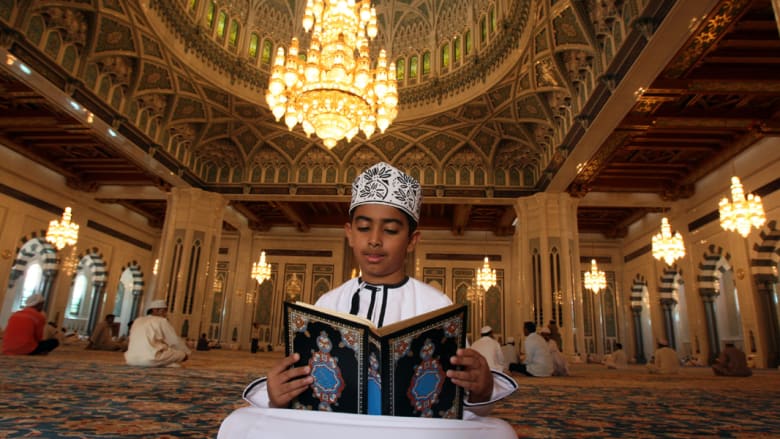 مزار الملوك والأمراء.. ما الذي يميز جامع السلطان قابوس الأكبر في سلطنة عمان؟