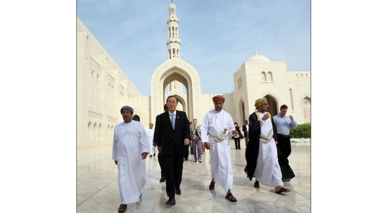 مزار الملوك والأمراء.. مالذي يميز جامع السلطان قابوس الأكبر في سلطنة عمان؟