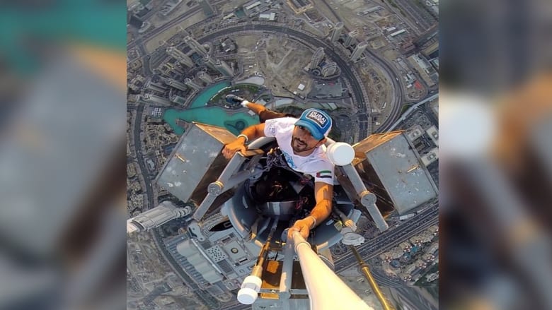 وكان قد اختار قمة أعلى بناء في العالم "برج خليفة" ليرفع علم الإمارات في 2013 بعد فوز الإمارة بحق استضافة معرض "إكسبو الدولي 2020"
