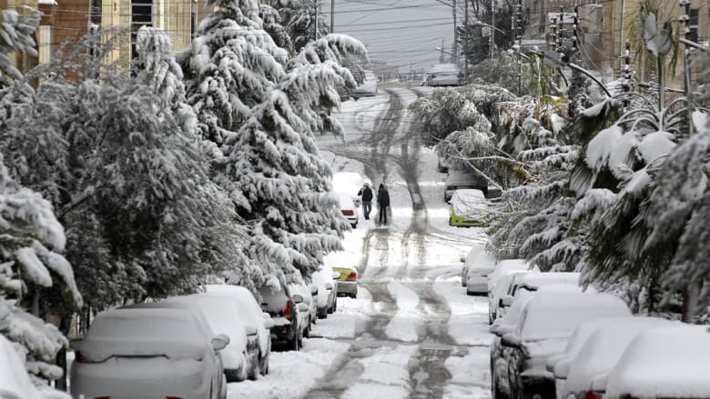 مدن الشرق الأوسط تستعد للعاصفة الثلجية "هدى-زينة" بعد أن بدأت بتركيا 