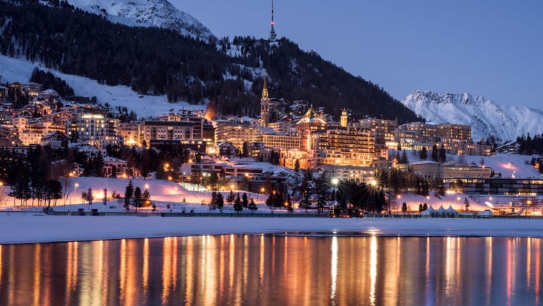 مدينة سانت موريتز السويسرية قبل بدء سباق "وايت تيرف"
