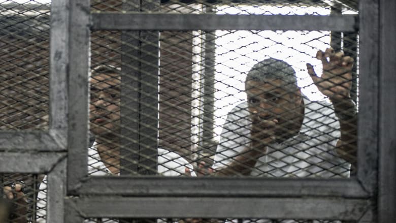 مصر.. إخلاء سبيل صحفيي الجزيرة المتهمين بـ"خلية الماريوت" بكفالة ضخمة لفهمي والتأجيل لـ23 فبراير