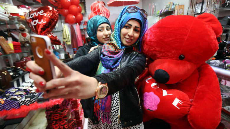 شاهدوا الاحتفالات بعيد الحب في الشرق الأوسط والعالم