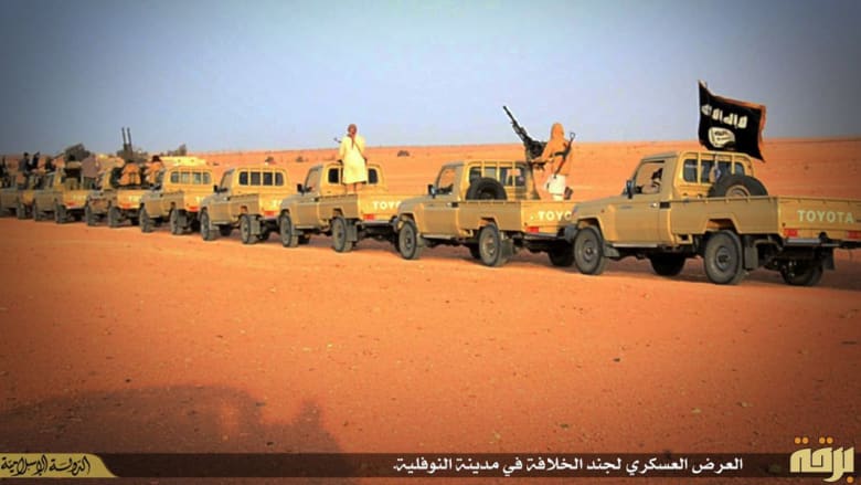 بالصور.. داعش يقيم عرضا عسكريا بليبيا ويزعم استقبال عناصره بحفاوة في النوفلية