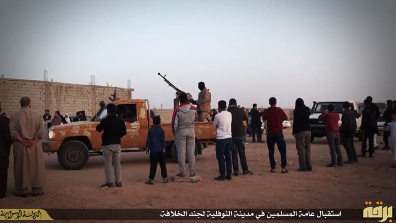 بالصور.. داعش يقيم عرضا عسكريا بليبيا ويزعم استقبال عناصره بحفاوة في النوفلية