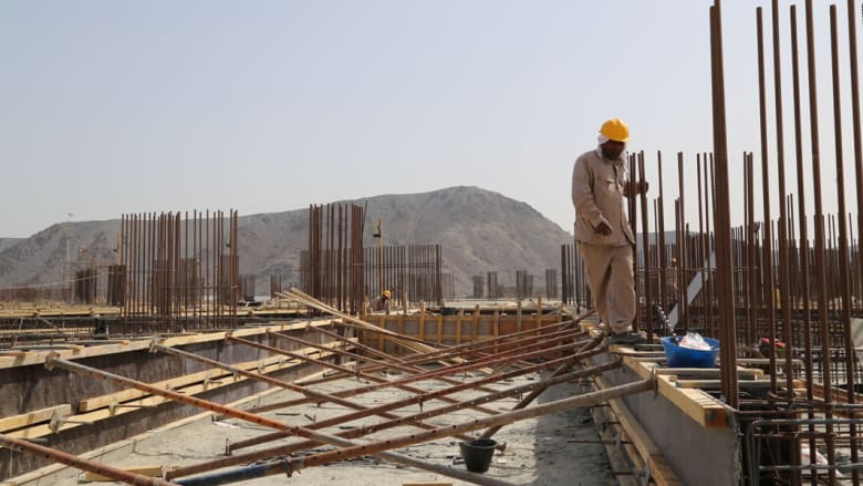 كيف تنشئ الإمارات العربية المتحدة بنيتها التحتية؟