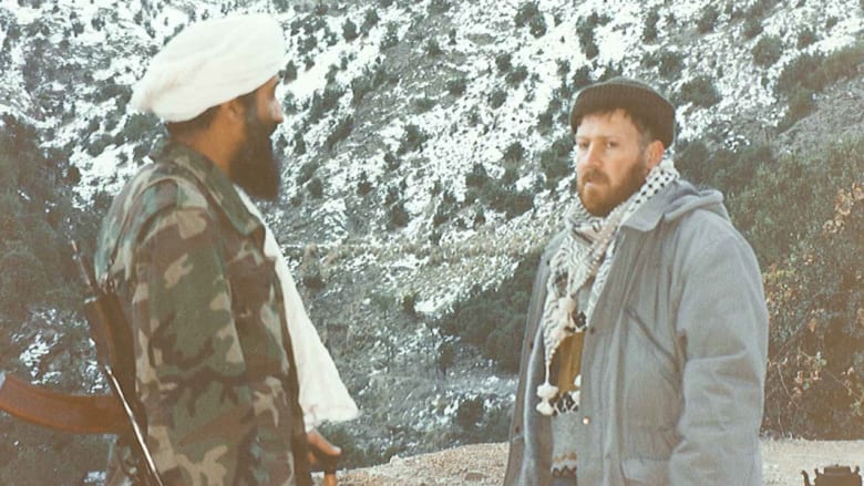 بالصور.. لقطات نادرة لزعيم تنظيم القاعدة السابق أسامة بن لادن