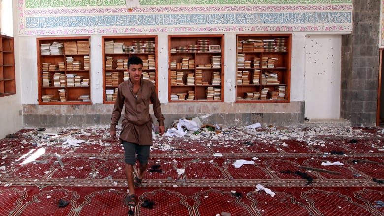 بالصور.. آثار تفجيرات المسجدين باليمن