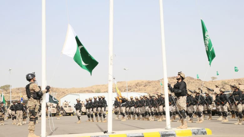 شاهد بالصور: قوات خاصة باكستانية تتدرب مع الوحدات السعودية على الحرب الجبلية في الطائف
