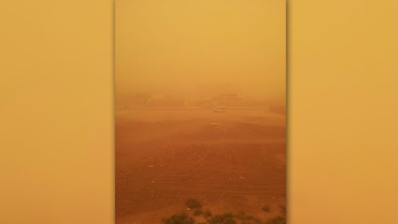أبوظبي تحت تأثير العاصفة الرملية