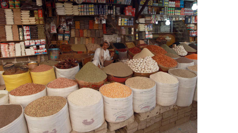 متجر للحبوب والمواد الغذائية في سوق صنعاء القديمة 30 مارس/ آذار 2015