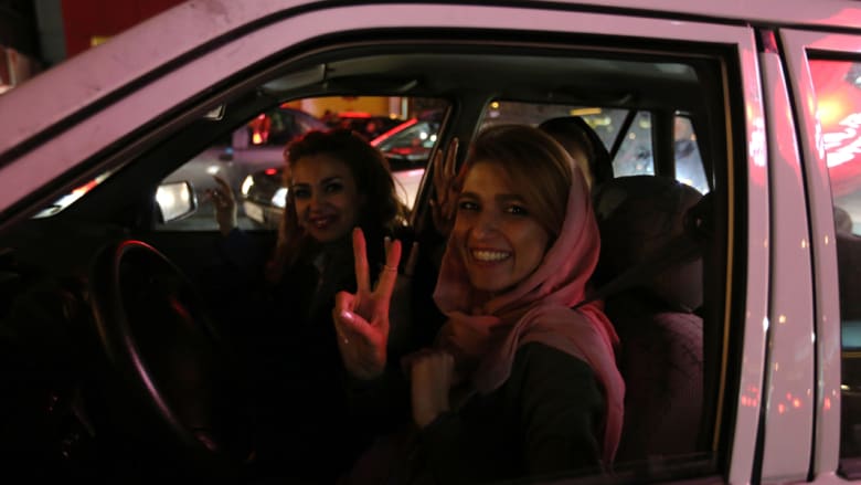 بالصور.. احتفالات الإيرانيين بالاتفاق المبدئي بالملف النووي بين طهران والغرب