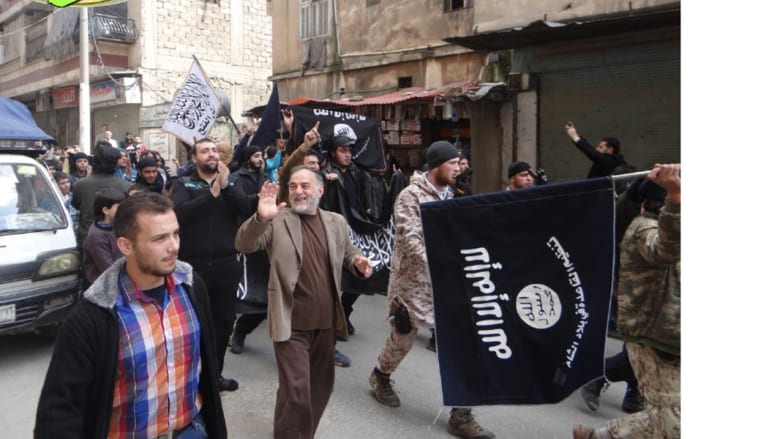 حلب .. متظاهرون يطالبون "بالخلافة الإسلامية"