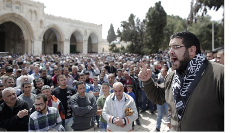 فلسطينيون يتظاهرون في المسجد الأقصى تأييد لعاصفة الحزم ، 27 مارس/ آذار 2015