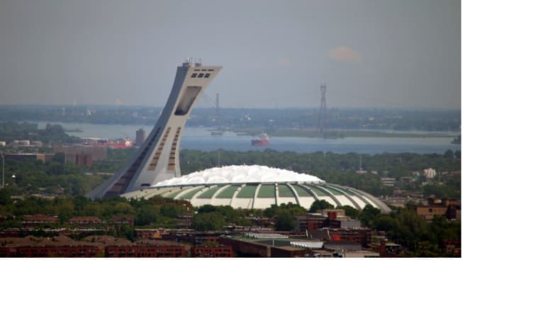 إستاد مونتريال الأولمبي بمدينة مونتريال الكندية