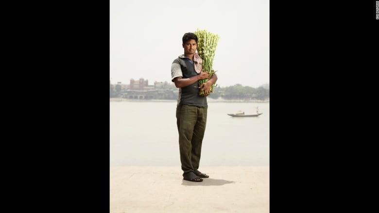 بالصور..رجال من الورود في الهند