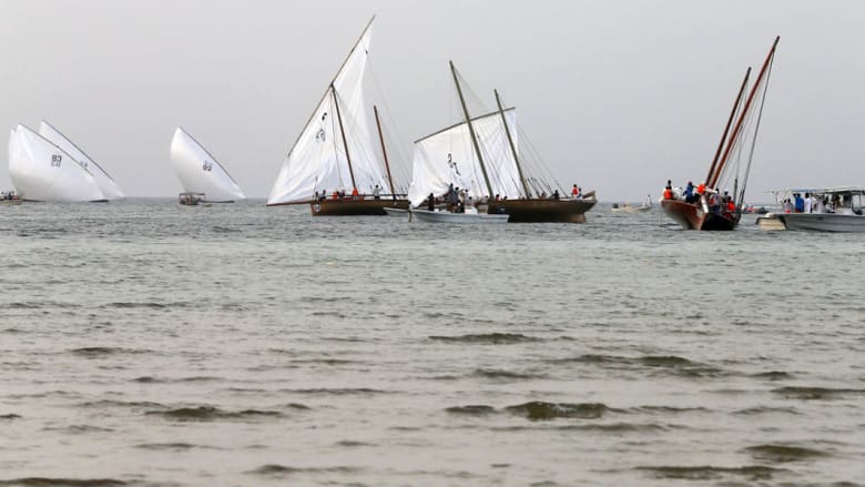 سباق بالقوارب التراثية المعروفة بـ"البوم"