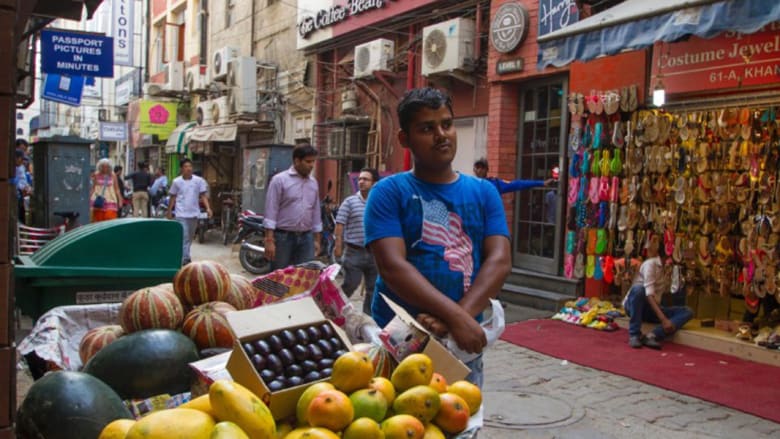  تعرف على "سوق خان" في نيودلهي.. حيث الأسعار تعادل دبي وهلسنكي