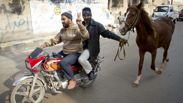 بالصور..إلى صف من تقف الخيول في الحرب السورية؟