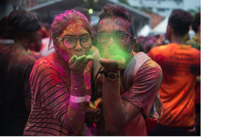 احتفالات الهندوس بمهرجان الألوان في ماليزيا