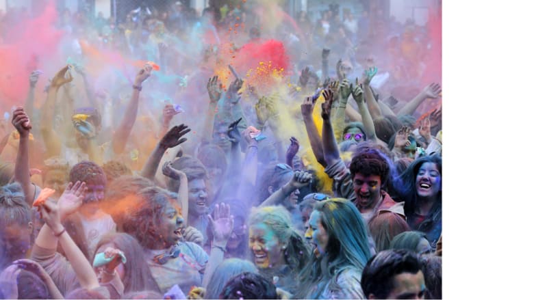 احتفالات الهندوس بمهرجان الألوان في إسبانيا