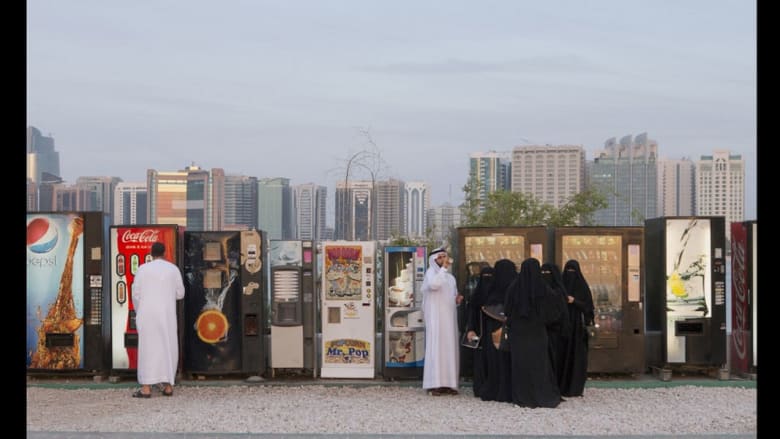 بالصور.. عالم الإمارات المتوازي بين الحداثة والتقاليد