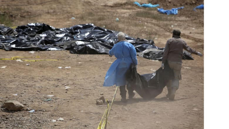 مصدر عراقي لـCNN: العثور على 499 جثة في قصور تكريت يعتقد أنها لضحايا مجزرة "داعش" في سبايكر