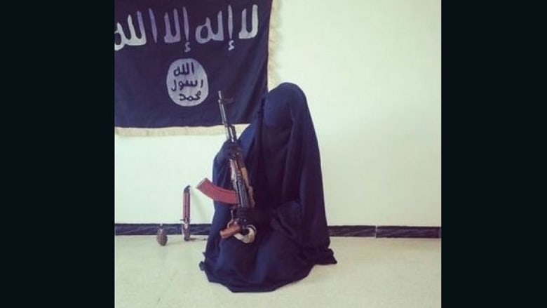 بالصور.. اللقطات التي تروجها النساء بتنظيم داعش لاستقطاب الشباب والفتيات