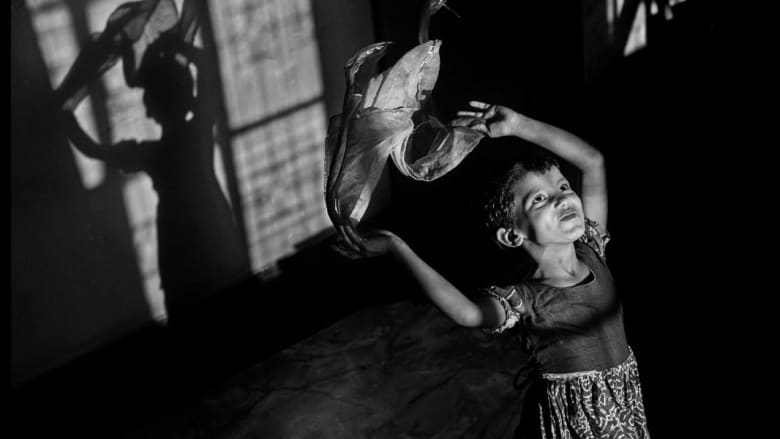 أطفال بنغلادش وأحلام جيل تضيع بين أكوام القمامة