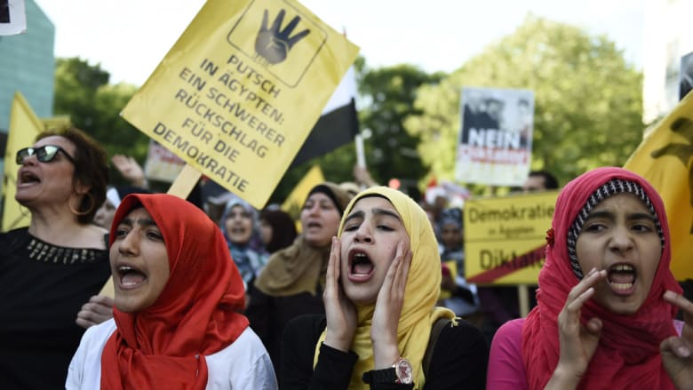 بالصور.. المسيرات المؤيدة والمعارضة للرئيس المصري السيسي في ألمانيا