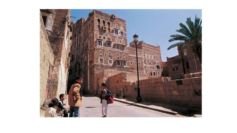 صنعاء القديمة .. موقع للتراث العالمي تخلده الصور وتهدده الحرب