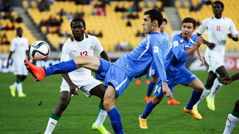 من مباراة السنغال ضد أوزبكستان في ربع نهائي بطولة كأس "يو-20" في نيوزلندا