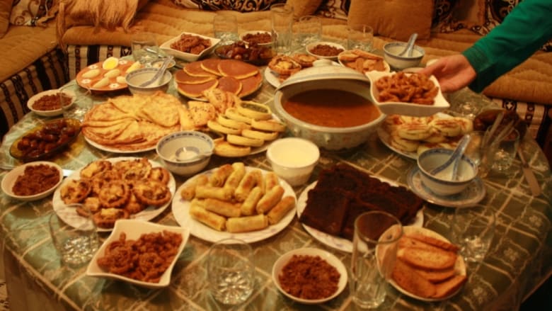 الحريرة والزميطة والخليع والبطبوط..أكلات تقليدية تزين مائدة إفطار المغاربة خلال رمضان