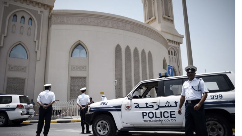 بعد تفجير المسجد بالكويت .. البحرين تعزز الأمن عند دور العبادة وتستعين بمتطوعين