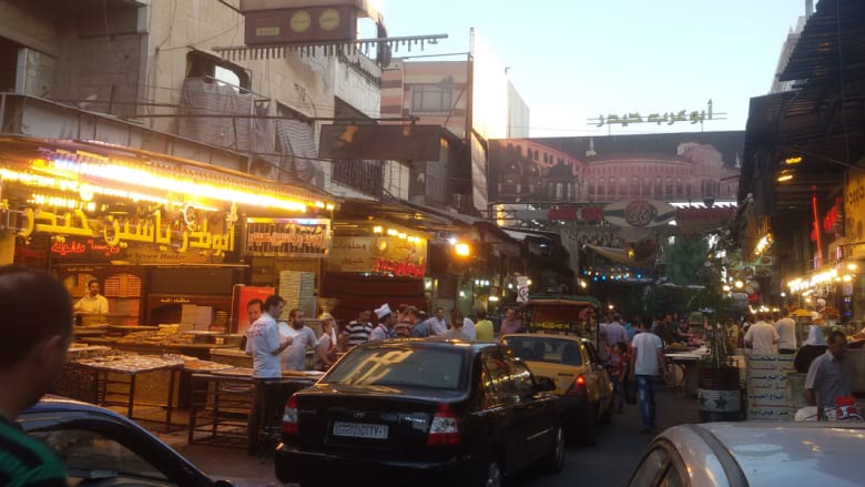 أجواء رمضان في سوق الميدان،جزماتية الدمشقي 