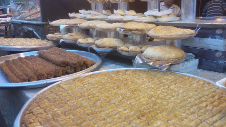 الحلويات الرمضانية في محلات سوق الميدان، جزماتية 