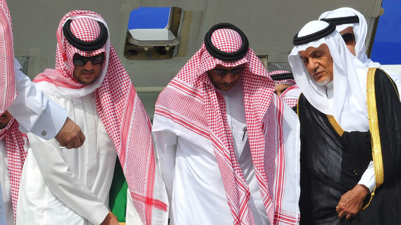 بالصور.. من مراسم تشييع الأمير سعود الفيصل في السعودية
