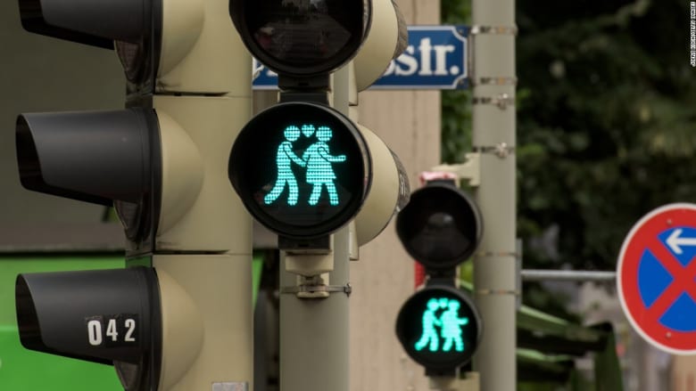 إشارات ضوئية لدعم "المثلية الجنسية" في ألمانيا 