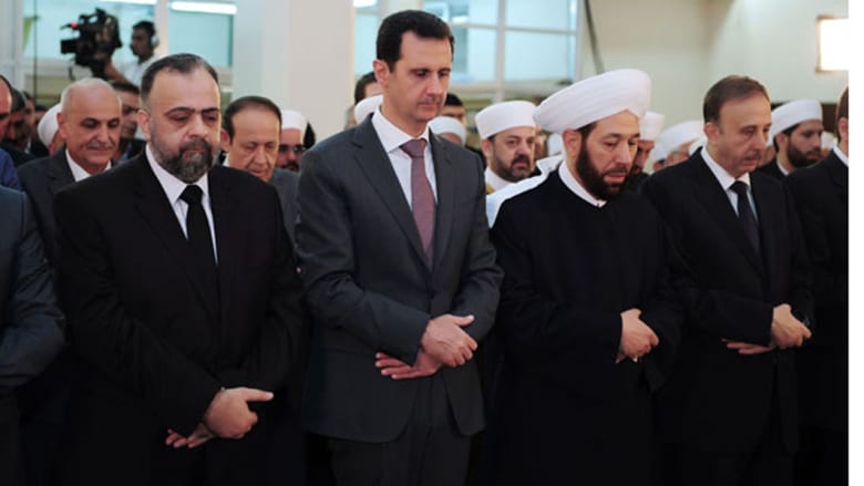 بشار الأسد يؤدي صلاة العيد في أحد مساجد دمشق