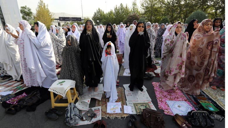 صلاة العيد في إيران حيث أعلن السبت أول أيام عيد الفطر 18 يوليو/ تموز 2015