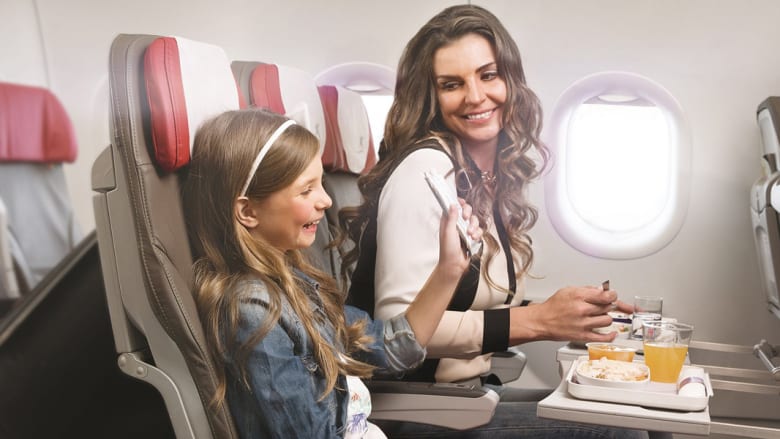 لماذا تقدم شركات الطيران وجبات طعام أشهى للأطفال؟