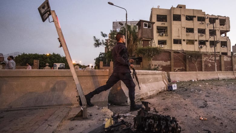 بالصور.. المشاهد الأولية بعد تفجير شبرا الخيمة في العاصمة المصرية