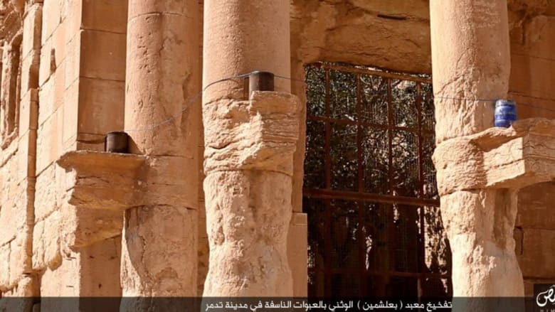 بالصور.. داعش ينشر لقطات لعمليات تفخيخ وتفجير معبد بعلشمين "الوثني" في تدمر