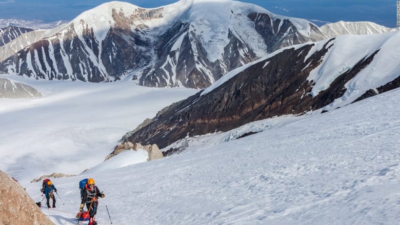 كيف تتسلق أعلى قمة جبلية في أمريكا الشمالية؟ 