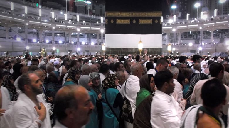 "يوميات حاج" بعدسة CNN.. مشاهد روحانية من مكة والمدينة كأنك برفقته
