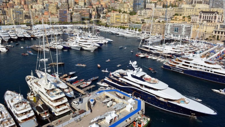 غواصات شخصية وسفن تسير على اليابسة.. أحدث وأغرب الألعاب المائية في معرض موناكو لليخوت 