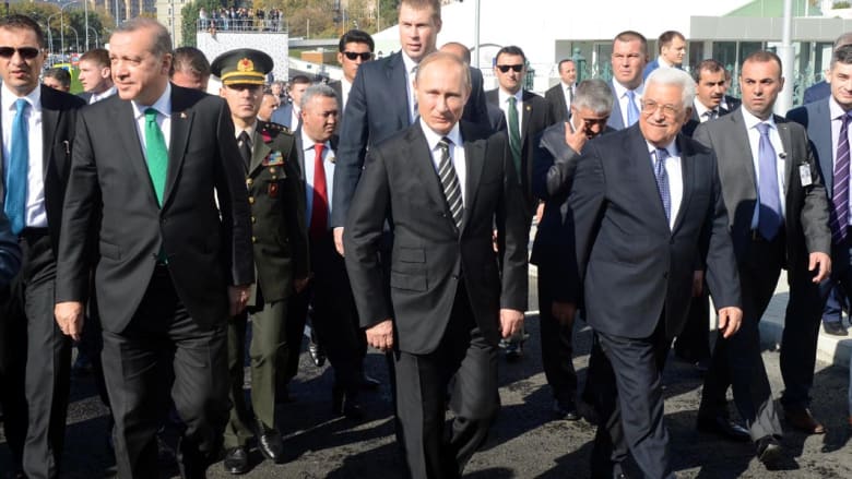 بوتين "يغازل" المسلمين بافتتاح "جامع موسكو الكبير" في "يوم عرفات"